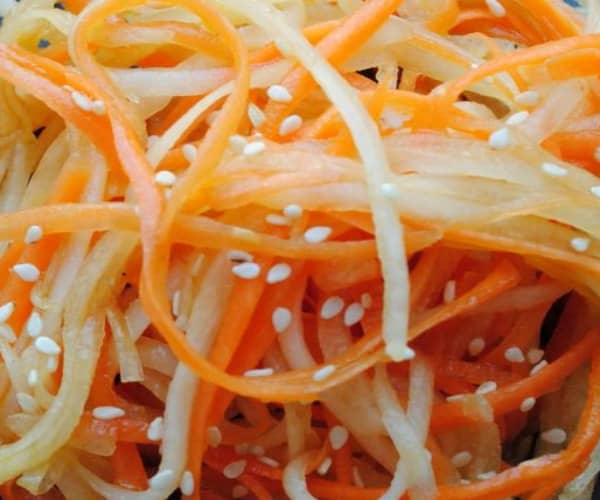 Салат из редьки и моркови с майонезом